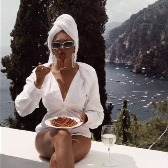 Meet your Posher, Sarah - Picture 1 of 1